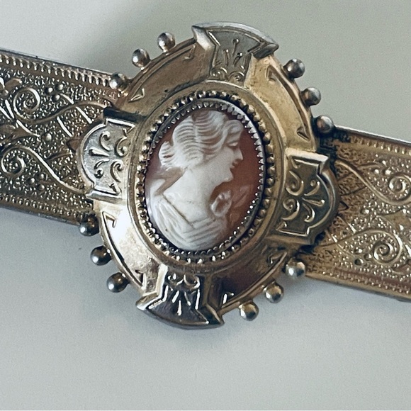 Victorian Brooch Taille D’ Epargne Enamel Gold Tone Pin Back Brooch - Picture 5 of 10